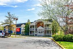 Econo Lodge Inn & Suites University