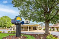 Days Inn & Suites Williamsburg Colonial