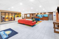 Days Inn & Suites By Wyndham San Antonio Near At&T