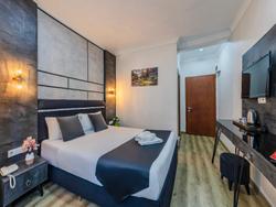 La Pazza Suites