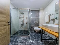 La Pazza Suites