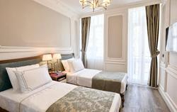 Mirrors Hotel
