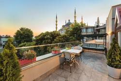 Obelisk Hotel & Suites