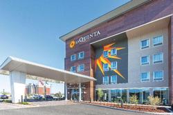 La Quinta Inn Suites By Wyndham Terre Haute