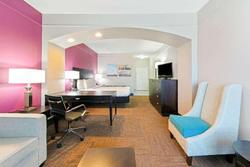 La Quinta Inn Suites By Wyndham Winnie