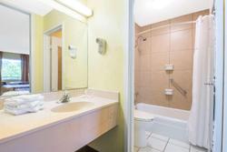 Super 8 By Wyndham Williamsburg