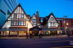 Seven Gables Inn
