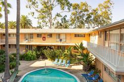 Cal Mar Hotel Suites