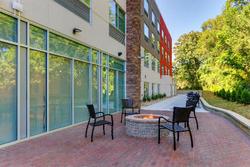 Holiday Inn Express & Suites Roanoke Civic Center