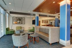 Holiday Inn Express & Suites Roanoke Civic Center