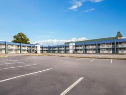 Super 8 by Wyndham Portsmouth - Norfolk