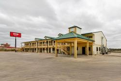 OYO Garden Inn and Suites Pearsall I-35 East