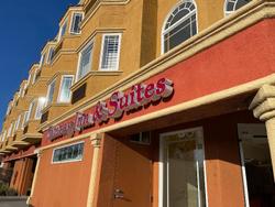 Gateway Inn And Suites Hotel