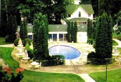 Colonial Inn Harbor Springs