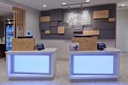 Holiday Inn Express & Suites Fayetteville, an IHG