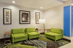 Holiday Inn Express & Suites Fayetteville, an IHG