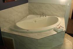 Travelodge by Wyndham Water's Edge Hotel - Racin