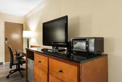 Econo Lodge Inn & Suites