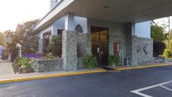 Americourt Hotel