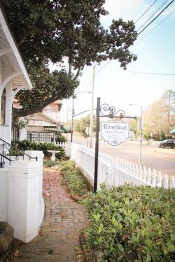 Riverboat Bed & Breakfast