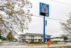 Motel 6 Janesville, WI