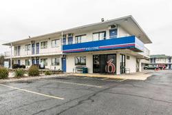 Motel 6 Janesville, WI
