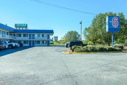 Motel 6 Russellville, AR