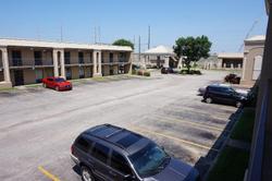1 Life Studio And Suites