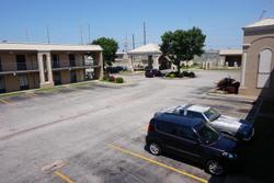 1 Life Studio And Suites
