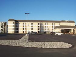 Mackinaw Beach & Bay Inn & Suites