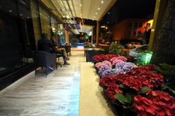 Golden Deluxe Hotel