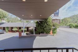 Mariposa Lodge