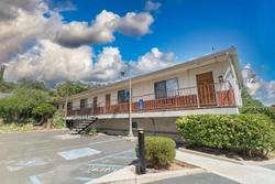 Mariposa Lodge