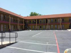 Taylor Village Inn And Suites