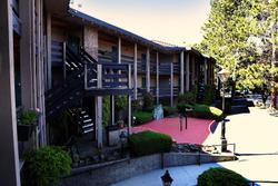 Coachman Inn & Suites