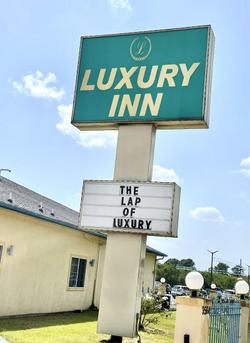 Luxury Inn & Suites Liberty