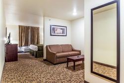 Cobblestone Hotel & Suites - Hutchinson