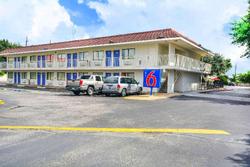 Motel 6 Huntsville, TX