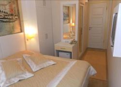Hotel La White