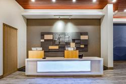 Holiday Inn Express & Suites Lincoln Downtown