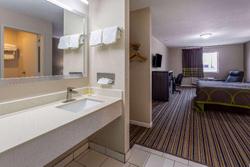 Super 8 by Wyndham Missouri Valley