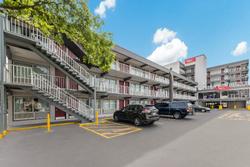 Red Roof PLUS+ & Suites Virginia Beach – Seaside