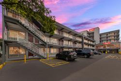 Red Roof PLUS+ & Suites Virginia Beach – Seaside