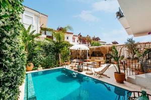 Alachi Hotel