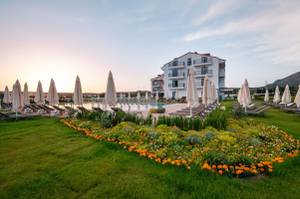 Acroter Hotel & Spa