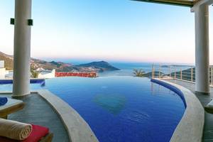 Villa Stone Heart