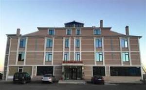 Yükselen Otel