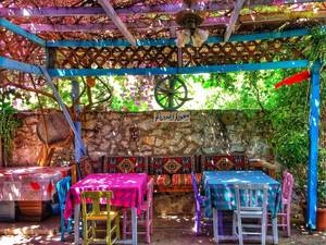 Parmis Rooms