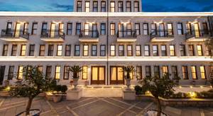 1890 Suites Hotel