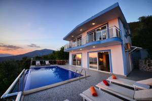 Villa Utku by Helaltatilvillari